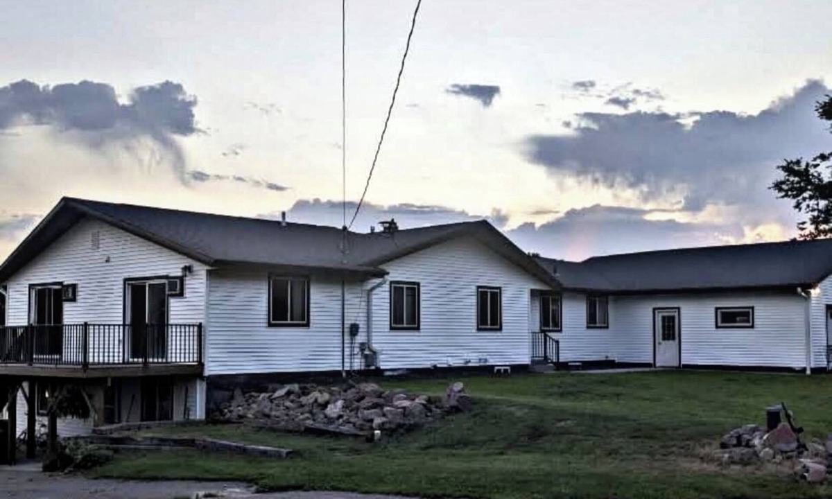 Eau Claire House | Perfect for big groups/companies- large, spacious 6 bedroom with lots of parking