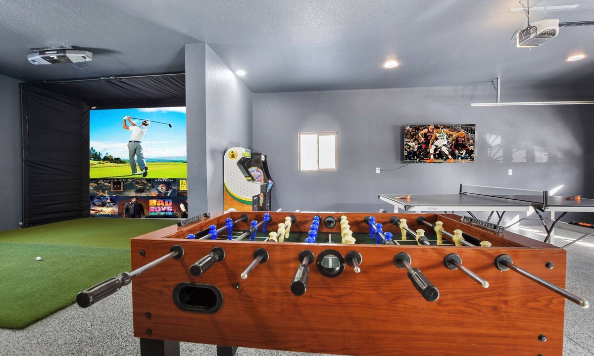 Rome Cabin | Perfect for Groups 4BR Cabin with Golf Sim, Hot Tub & Game Room Near Sand Valley