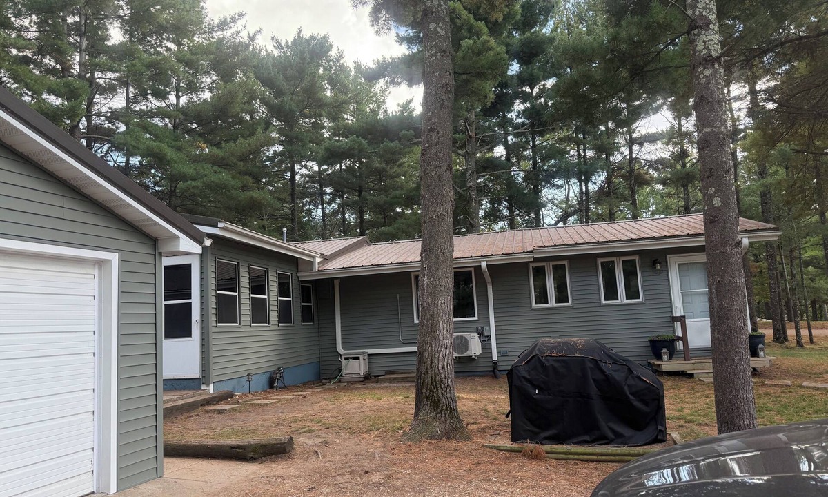 Friendship Cabin | Pet-Friendly Castle Rock Lake Cabin -Game Room - Near Wisconsin Dells Sleeps 8