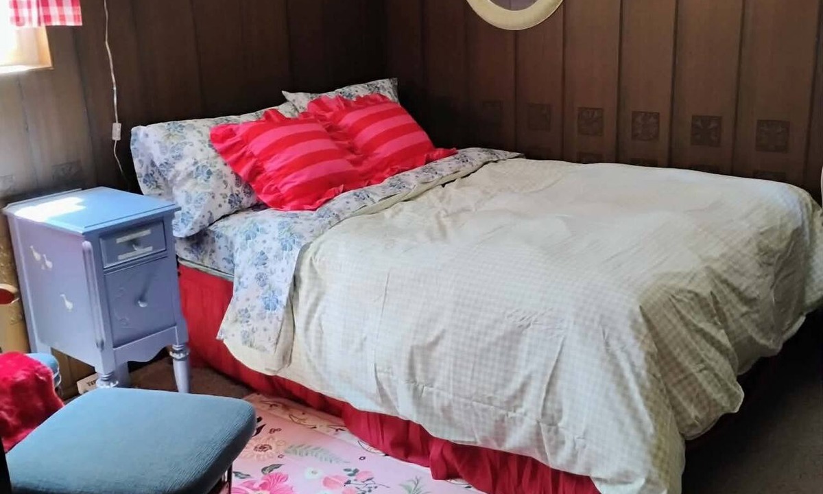 Westfield Cabin | Pet-Friendly, Cozy 2-bedroom cabin near crystal blue Wood Lake with AC
