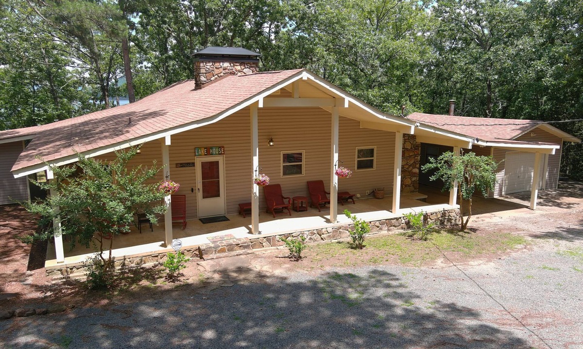Bee Branch House | Pet-Friendly Lakefront Getaway with Swim Cove