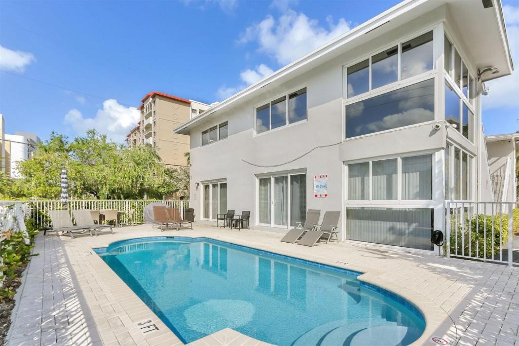 Pompano Beach Apartment | Pompano Jumbo - Sleeps 16 & priv pool