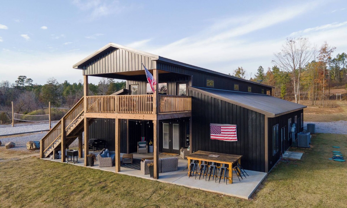 Royal House | Pool ~ Boat Dock ~ Volleyball Court 9 BR ~ Sleeps 24