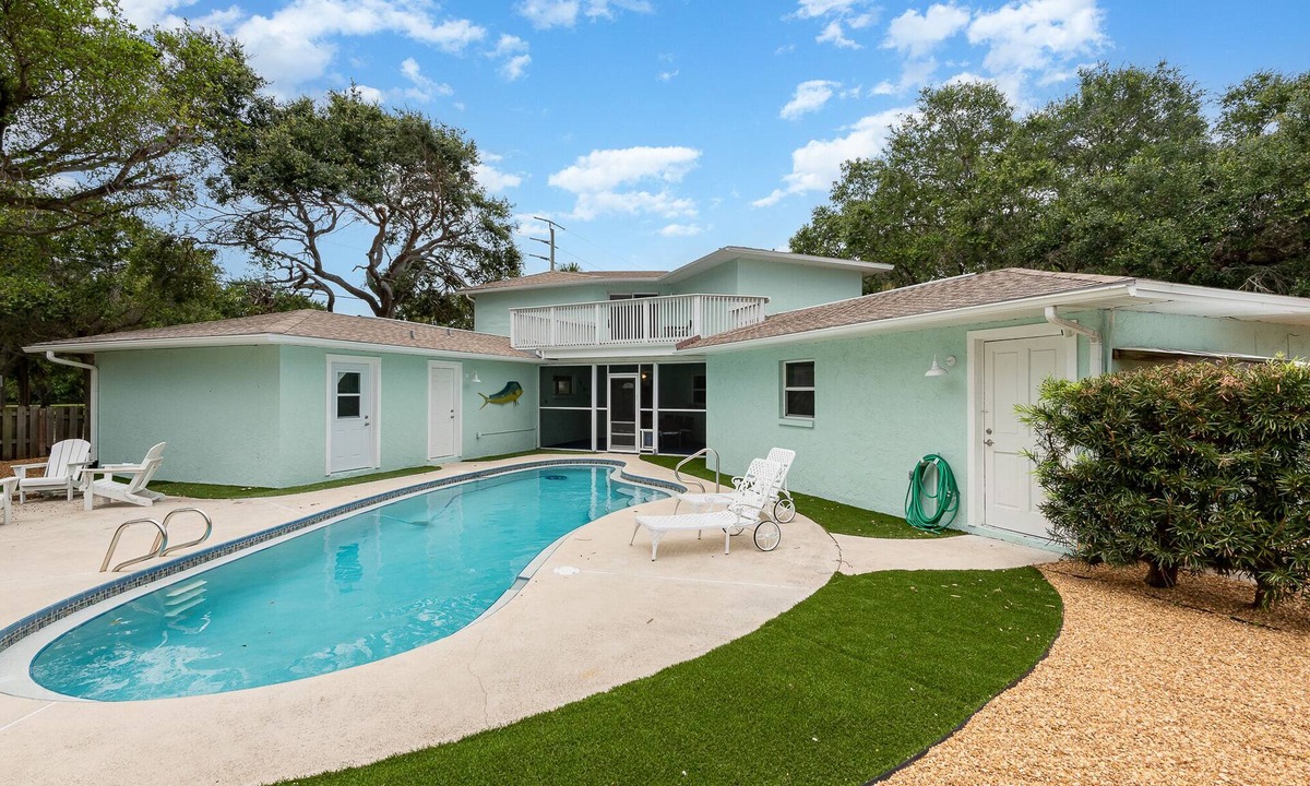 Cape Caneveral Beach Gardens House | Pool home > 1/2 miles to beach 1 mile to Port Watch Rockets take off and land