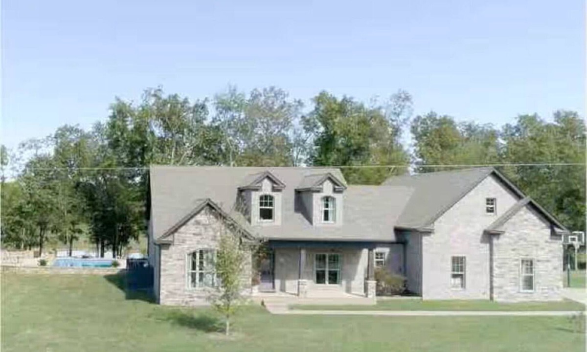 Greenbrier House | Pool, Pond, Arcade Games, Movies! 10min to Conway!