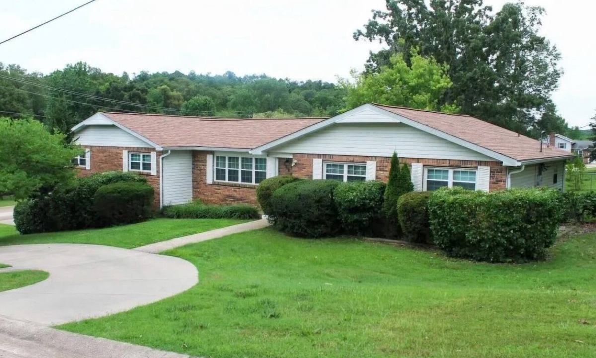 Poplar Bluff House | Poplar Bluff pet friendly comfort and convenience