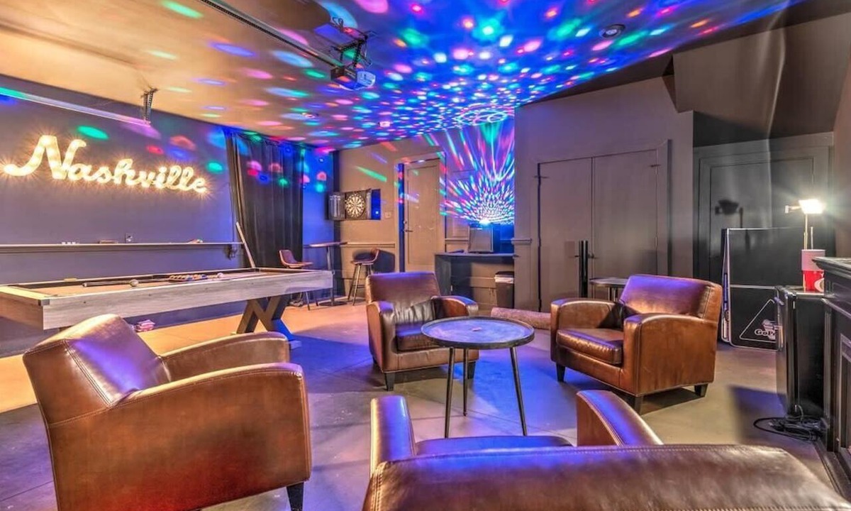 Hillsboro West End Condo | Premium Property 13 Beds Karaoke Pool Table