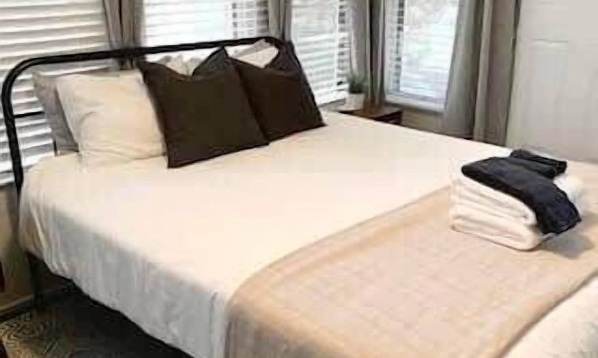 Freetown - Port Rico House | Private 1 BR in Lafayette Kitchen, Garden & Shared Living