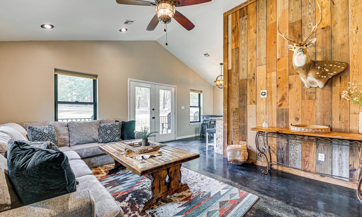 Gordonville Cottage | Private 60-acre Retreat Near Lake Murray & Texoma