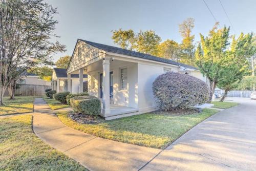 Midtown Apartment | Private Gated Cottage Walk to Overton Square
