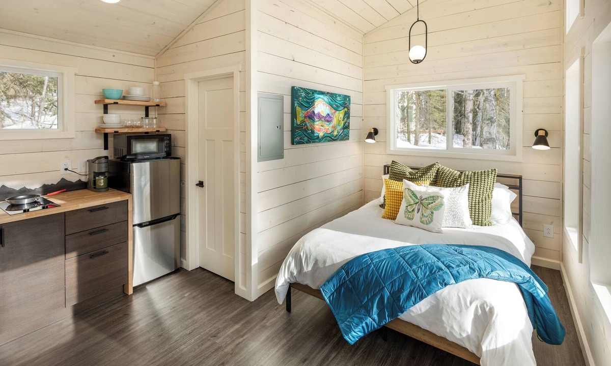 Chugiak Ski Chalet | Ranger's Roost Chalet, a luxury, mountain based, dog-friendly retreat for 2.