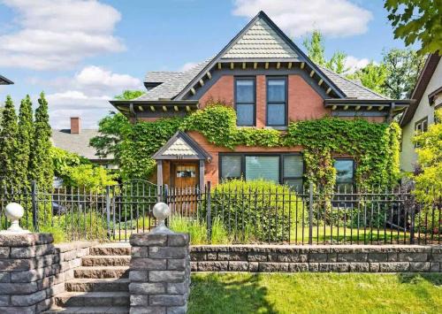 Elliot Park House | Rare Downtown Carriage House - Walk to US Bank & Convention Center