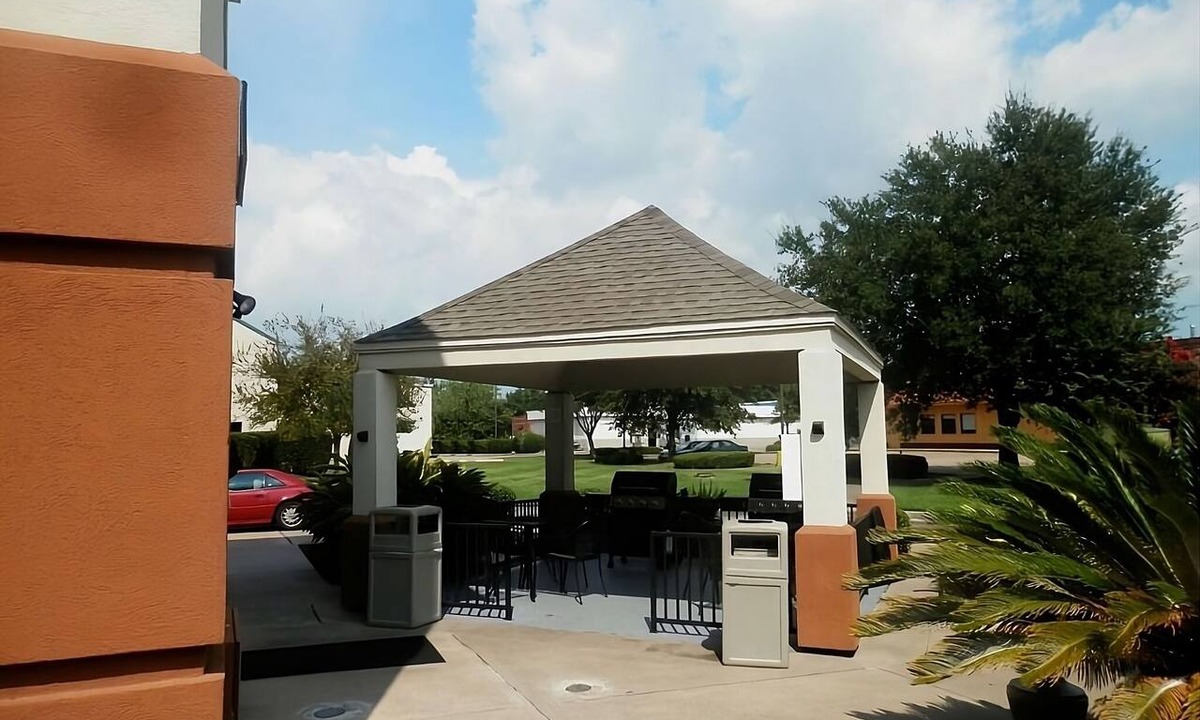 Nassau Bay Hotel | Relax and Unwind! Pet-Friendly Property, Kitchen, Onsite Parking!