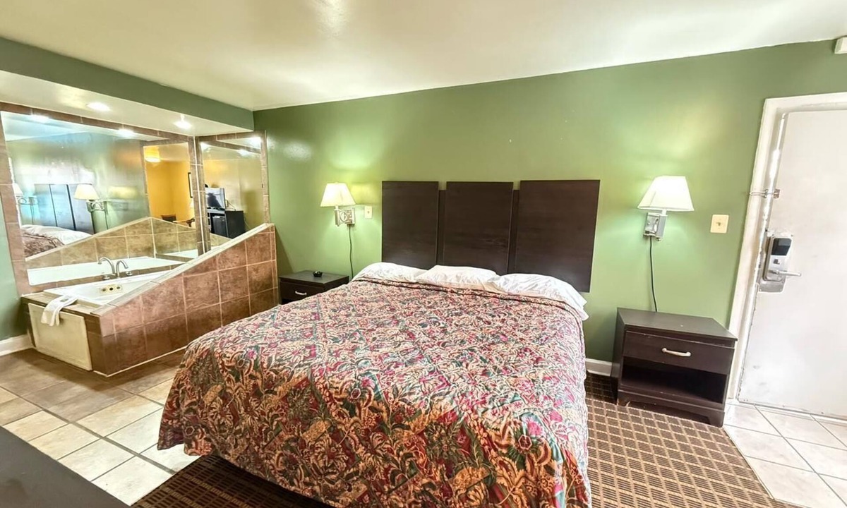 Hampton Hotel | Relax Inn