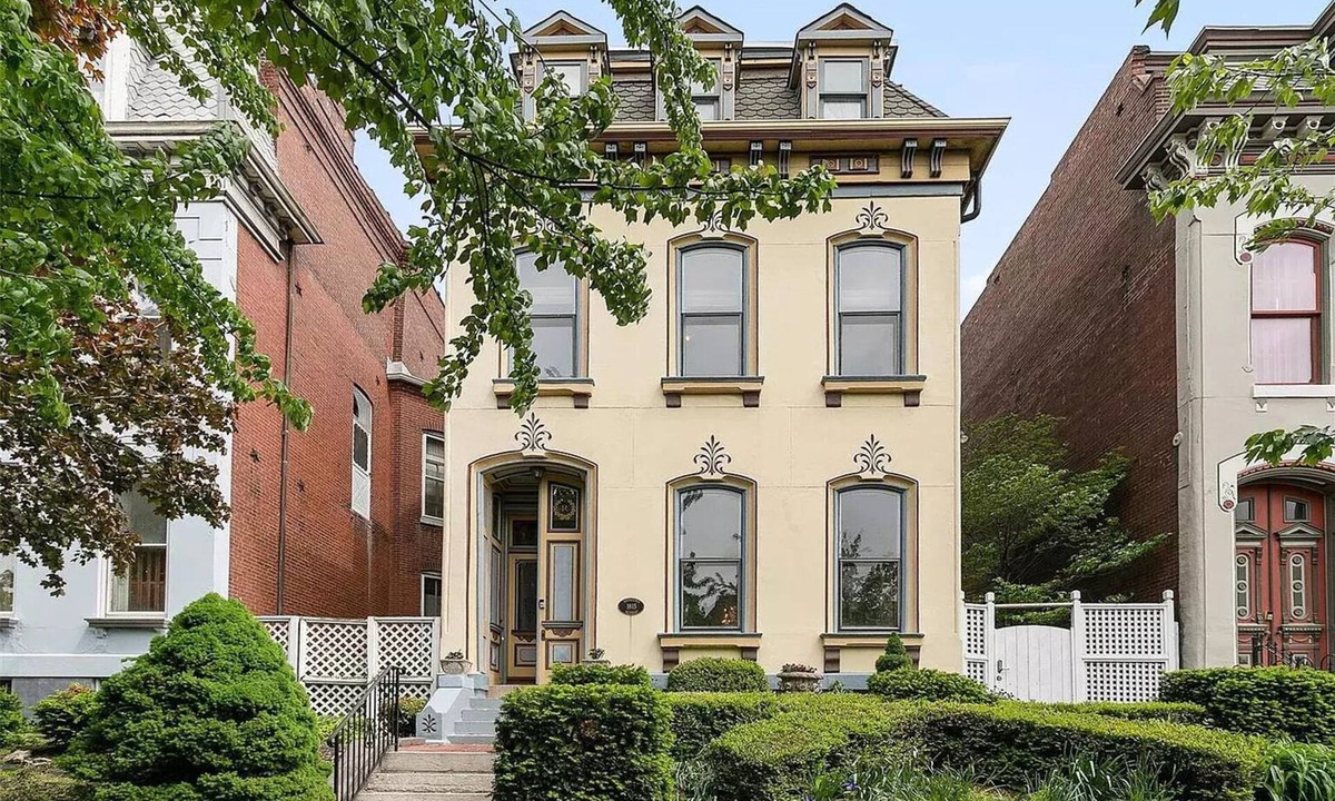 Lafayette Square House | Renovated Carriage house - 1 BR loft - Private