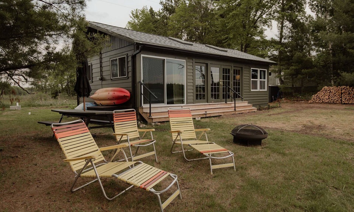 Iola Cottage | Renovated Vintage 1970s Lake Cottage in Iola—30 Min to Chain O'Lakes
