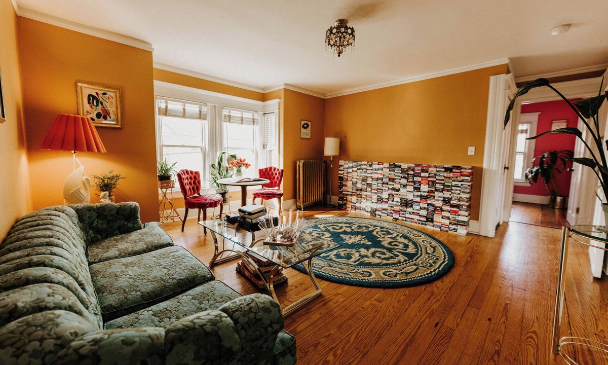 West Seventh House | Retro Jewel Box Victorian Steps From Xcel Center and Harriet Island!