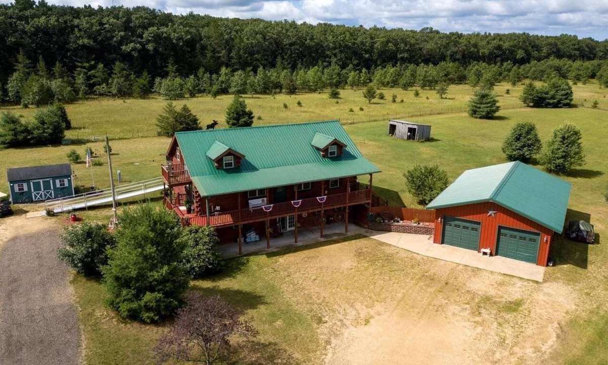 Mauston House | Revilo Moose Ridge Mauston - Smoky Mt Vibes, Wisconsin Wild