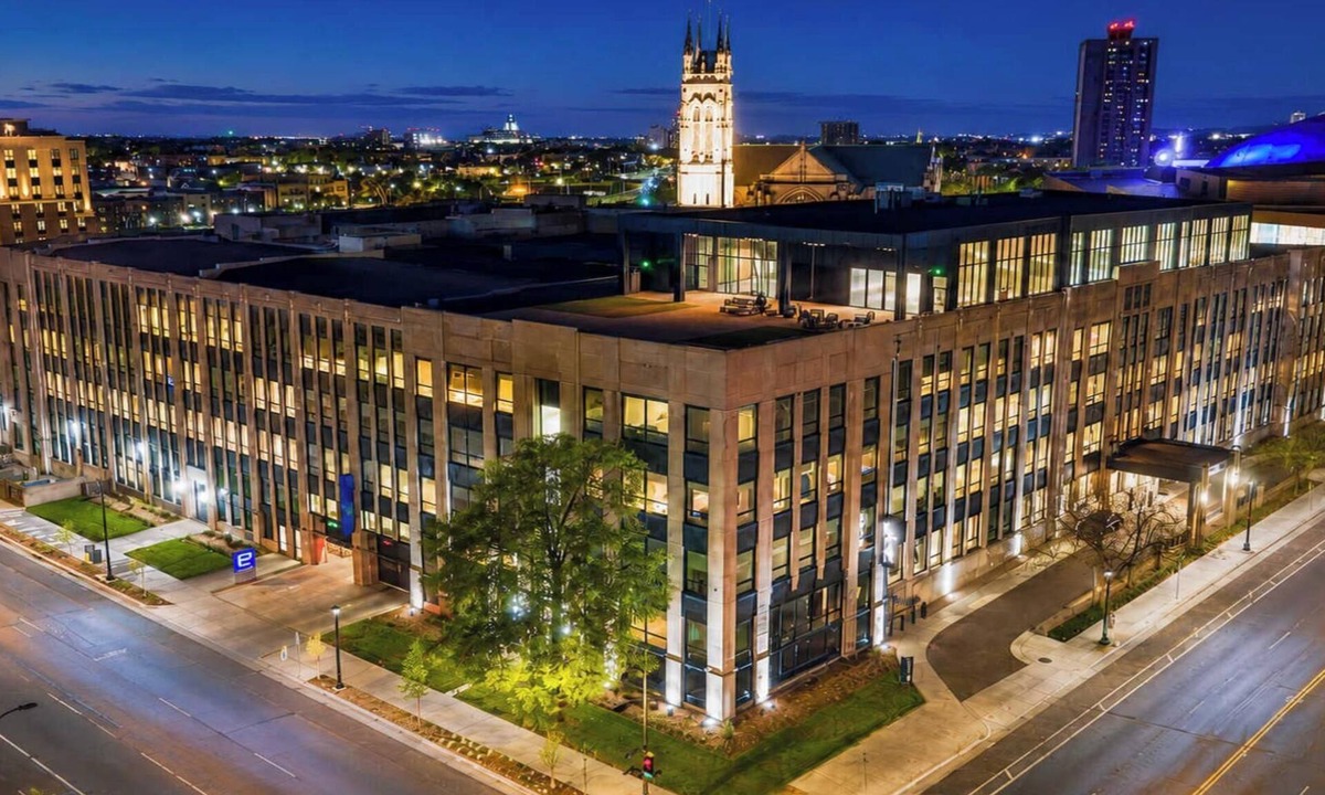 Downtown Minneapolis Apartment | Roami at Century Plaza | 5BR combo | sleeps 12