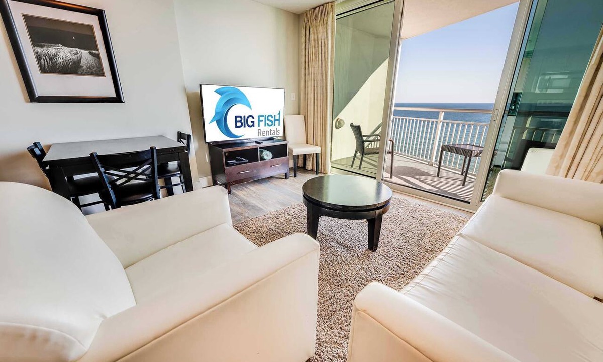 Downtown Myrtle Beach Apartment | Romantic Honey Moon Suite, Direct Oceanfront,Pools