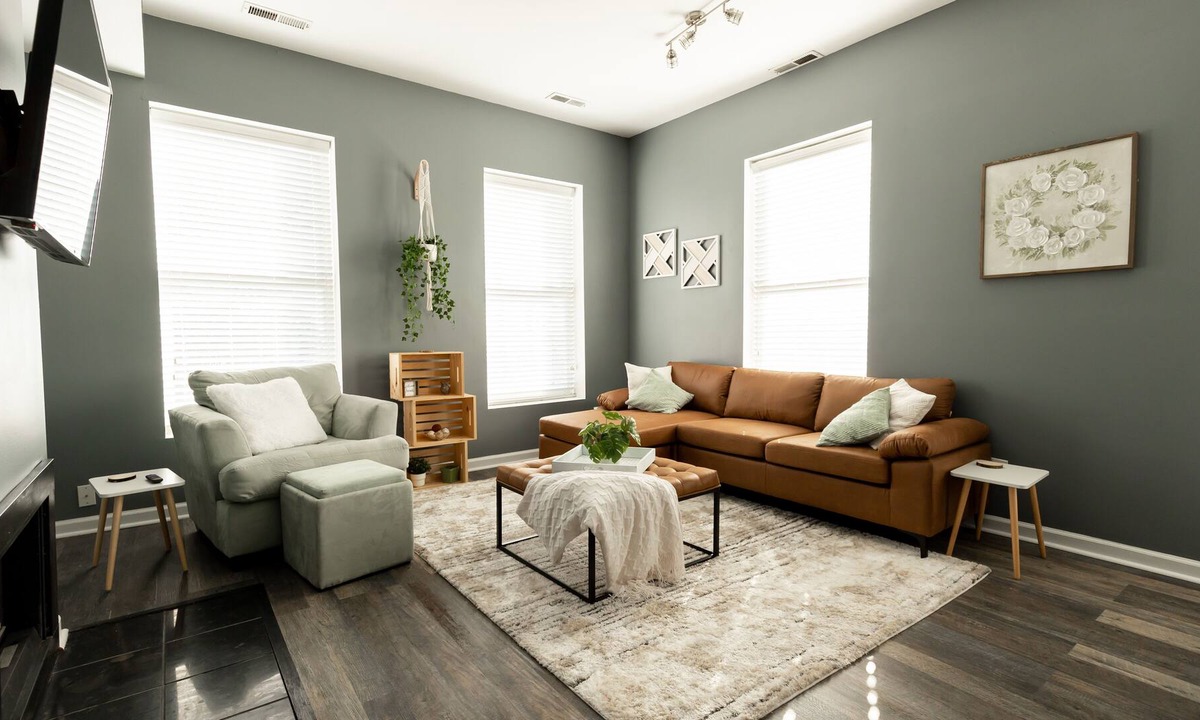 Lafayette Square Apartment | Rooftop deck, massage chair, fireplace, king bed, cool shower