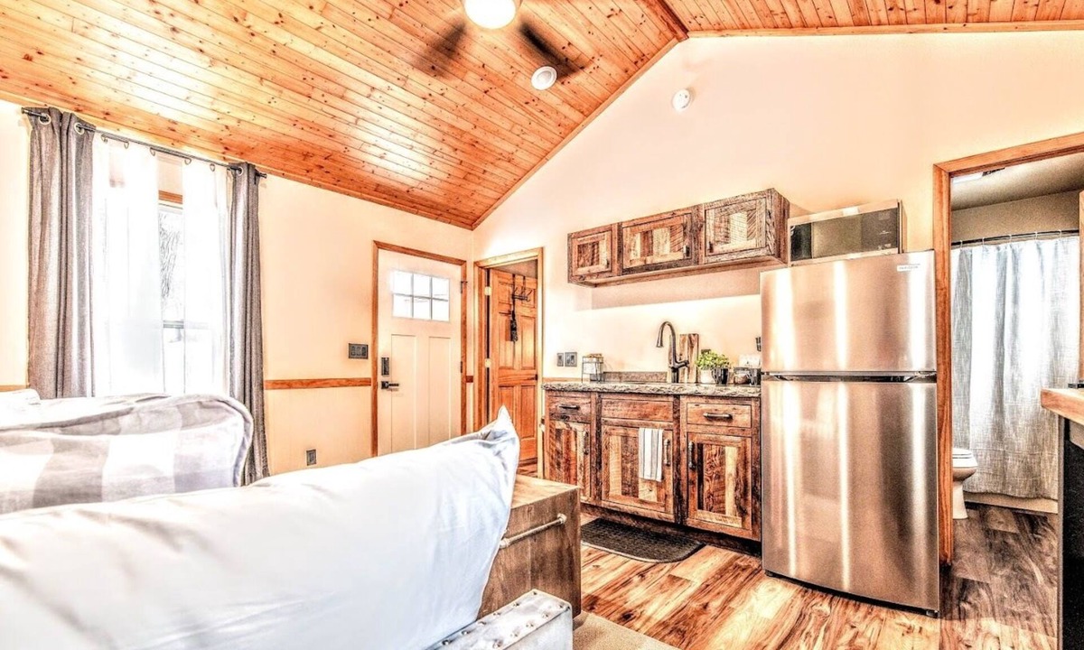 Wisconsin Dells Cabin | Rustic Modern Cabin on the WI River: Fur Babies Stay for Free!