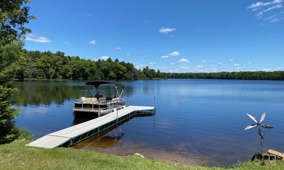 New Auburn Cabin | Salisbury Lake Retreat