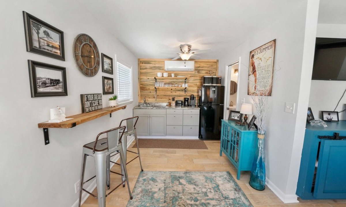 Bid-a-wee Beach Apartment | "Salty Suite" | 2 Blocks to the Beach | Private Beach Access Gate