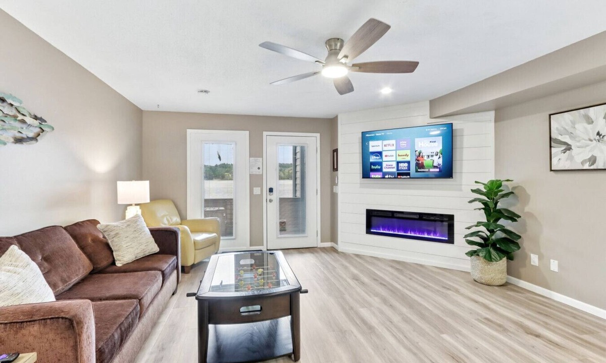 Lake Delton Condo | Sandy Toes at Lighthouse Cove