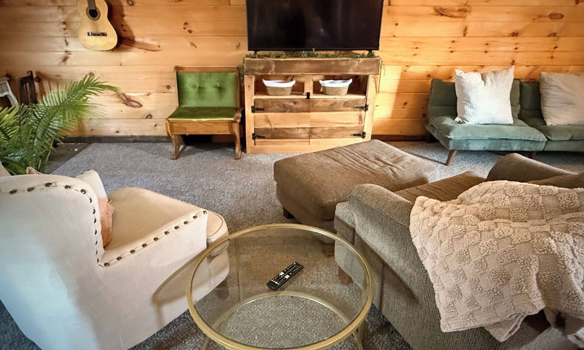 High Hill House | Scenic Nature-Side Stay Near I-70 With Fruit Trees