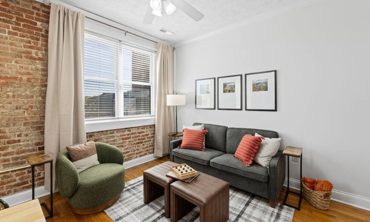 Maryville Apartment | Scot's Suite - Downtown Maryville Loft