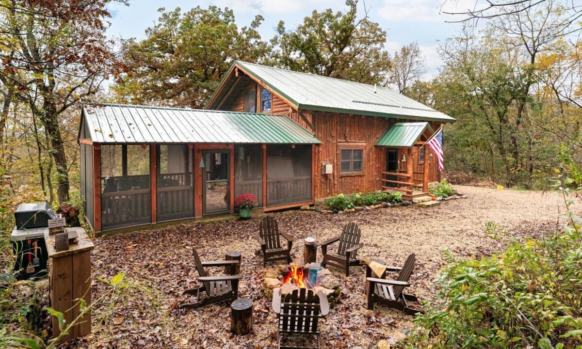 Ferryville Cabin | Secluded Creekside Cabin w/Hot Tub, Private Driftless Escape