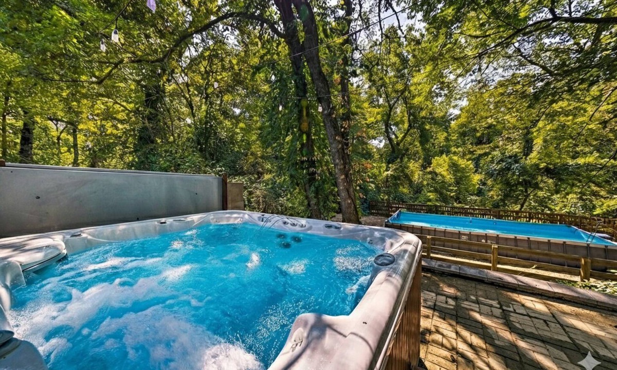 Old Jamestown House | Secluded Property w Pool and Hot Tub