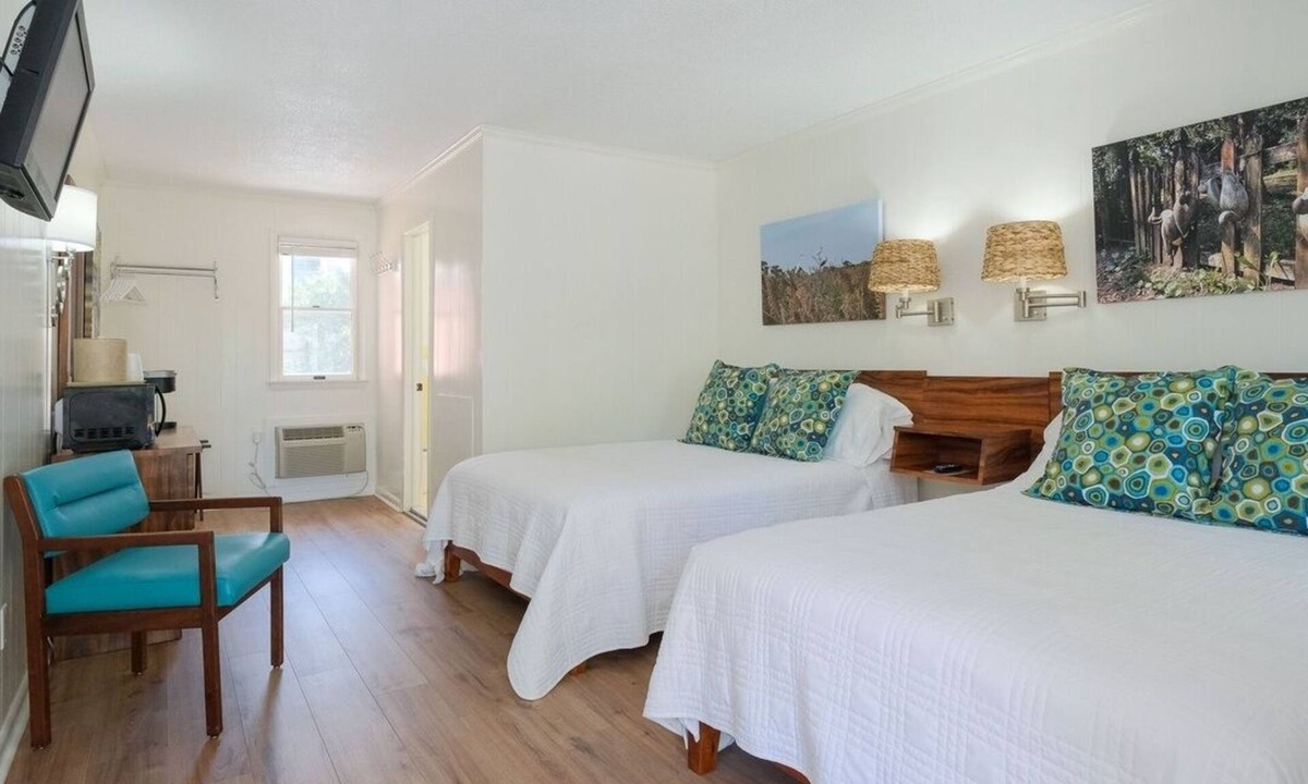 Ocracoke Cabin | 'Shady Oak' Bluff Shoal Motel - Room 3