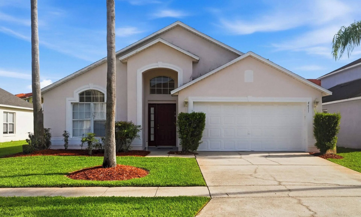 Historic Downtown Kissimmee Villa | Single Storey 5 Bed 3 Bath Villa with Pool, HD-TV , private beach + WiFi