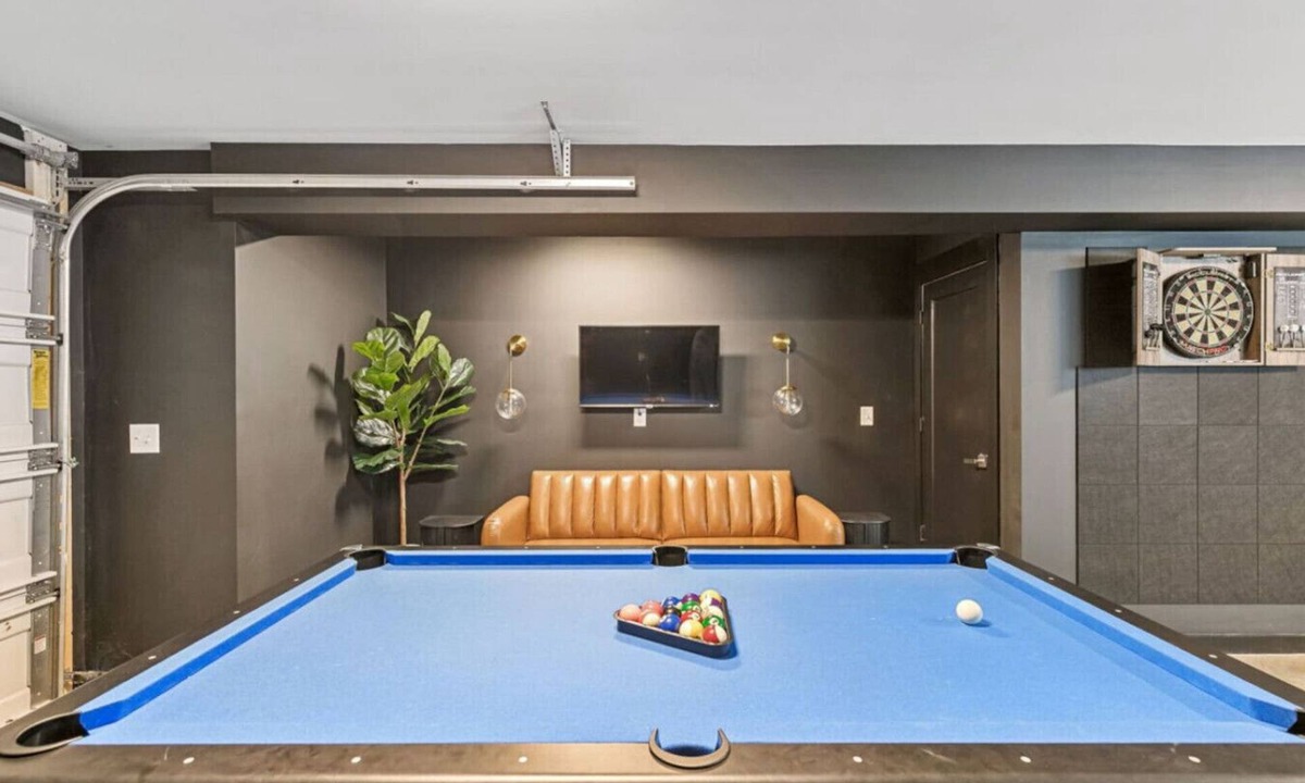 East Nashville Villa | Skyline Vue 4 Suites 6 Baths | Rooftop + Game Room