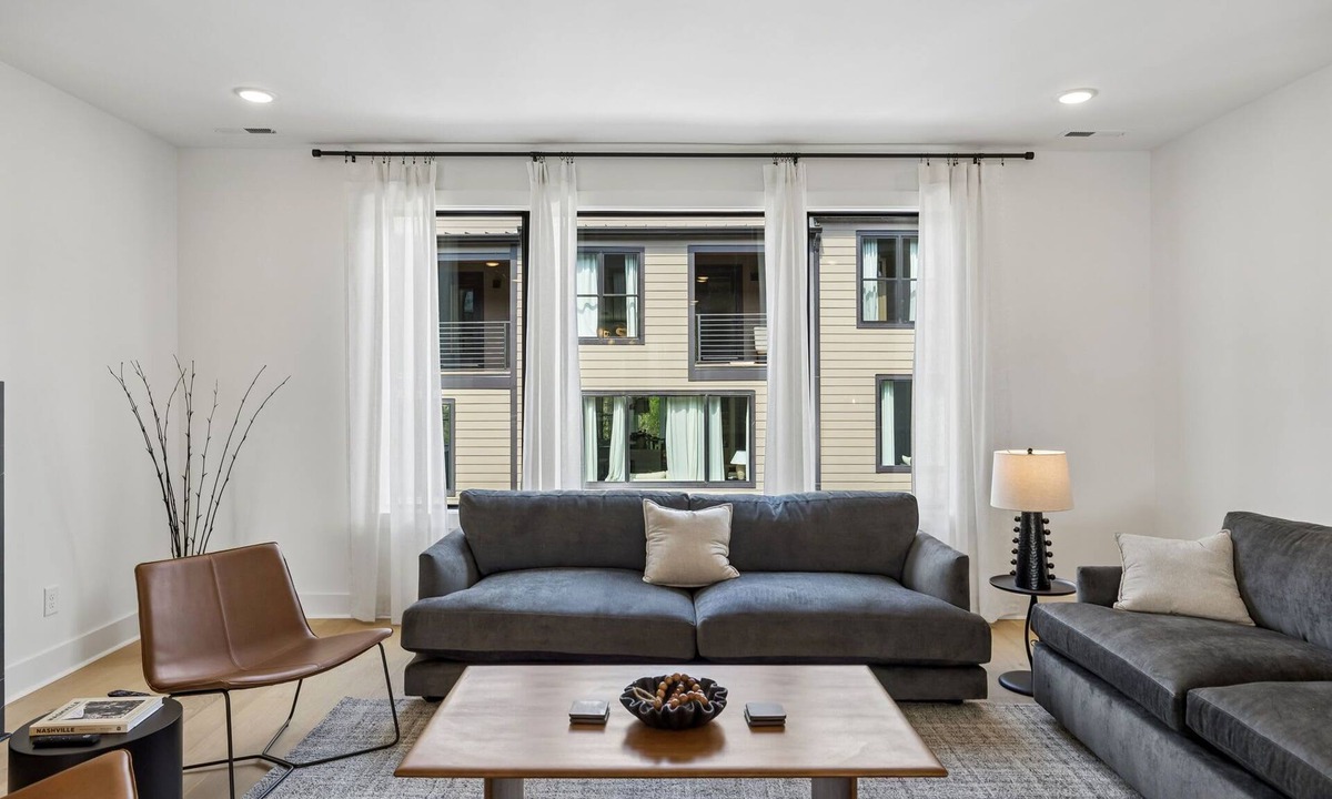 Hurwood Heights House | Sleek Nashville Twin Townhomes | 6BR + Hot Tubs