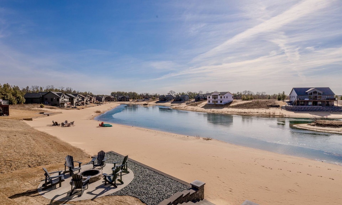 New Lisbon House | Sleeps 16, Beach, Games, WI Dells 28 Miles