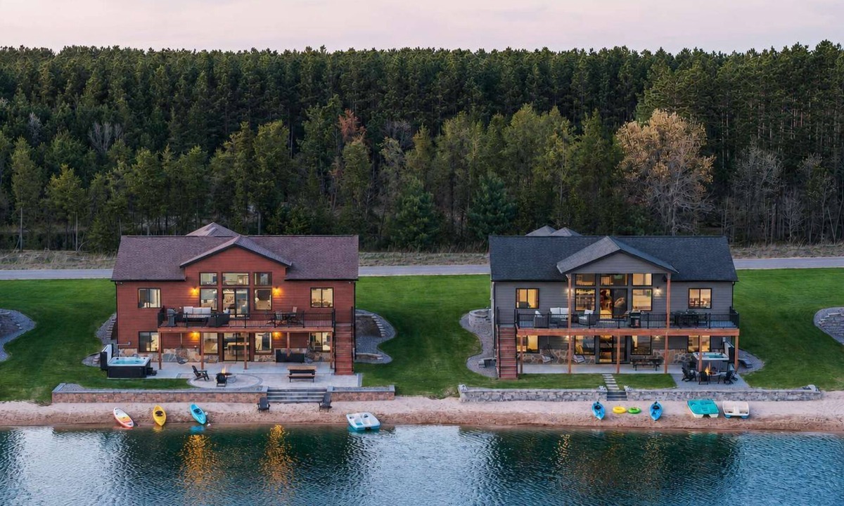 New Lisbon House | Sleeps 40! 2 Homes Hot Tubs Pickleball Lake Front Private Beach