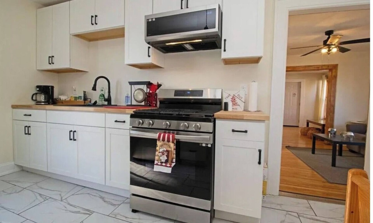 Northeast Minneapolis Arts District Apartment | Sleeps 7 in Minneapolis Art District Close to Everything