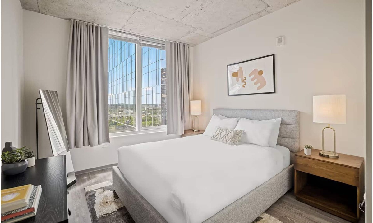 Sobro Apartment | SoBro Getaway w/Enjoy Stunning Skyline Views | Walk to Broadway& Music Hall|