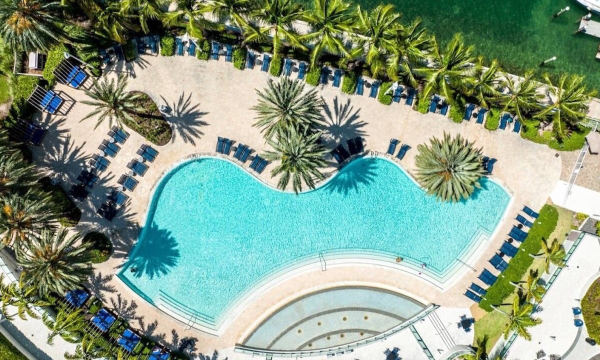 West Avenue Condo | South Beach condo with Breathtaking Views and Stunning Amenities