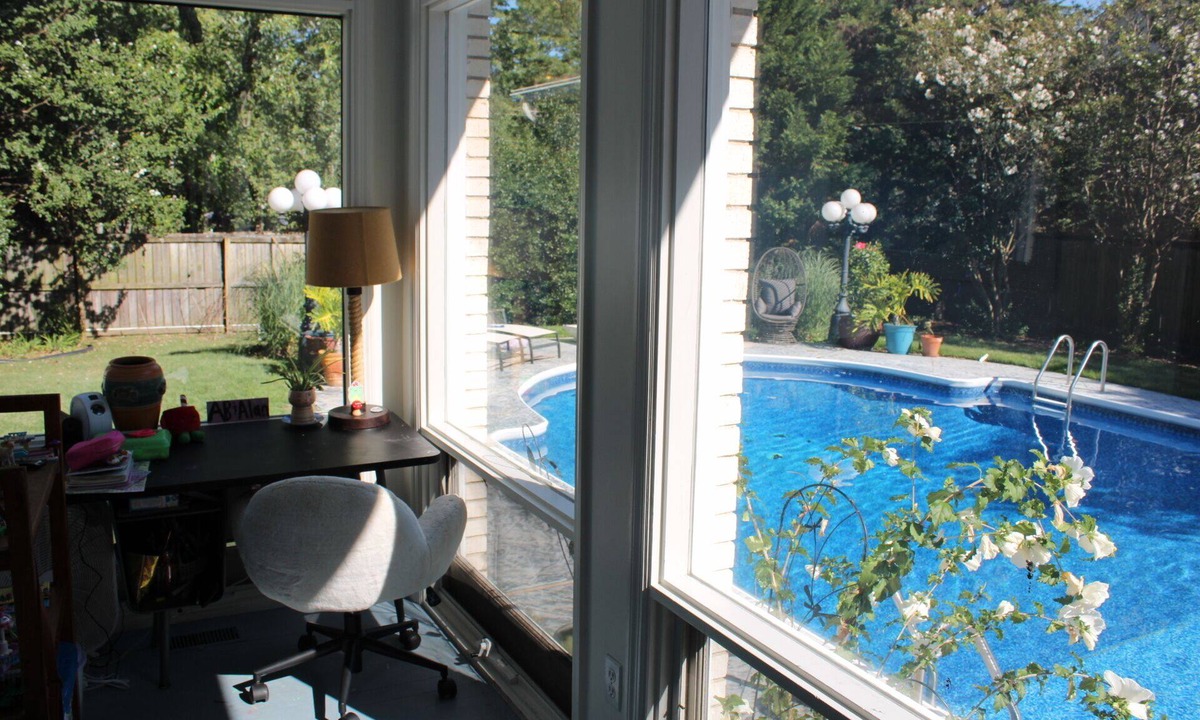 River Mountain House | Spacious 5-bedroom house & pool in Little Rock by Pleasant Valley Country Club.
