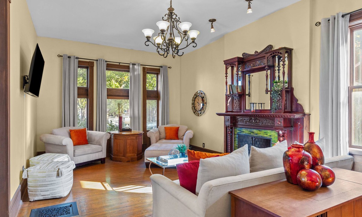 Lafayette Square House | Spacious 5BR Home in Historic Lafayette Square | Ensuite Baths | Dog-Friendly