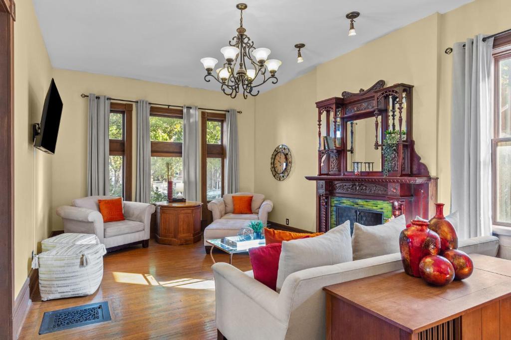 Lafayette Square House | Spacious 5BR Home in Historic Lafayette Square | Ensuite Baths | Dog-Friendly