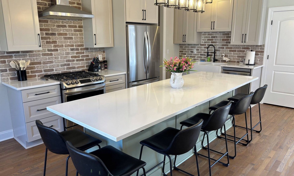 Hickman House | Spacious and Relaxing Family & Pet Friendly Home Near Nashville