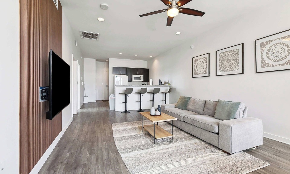 Baton Rouge Apartment | Spacious High-Rise in Downtown