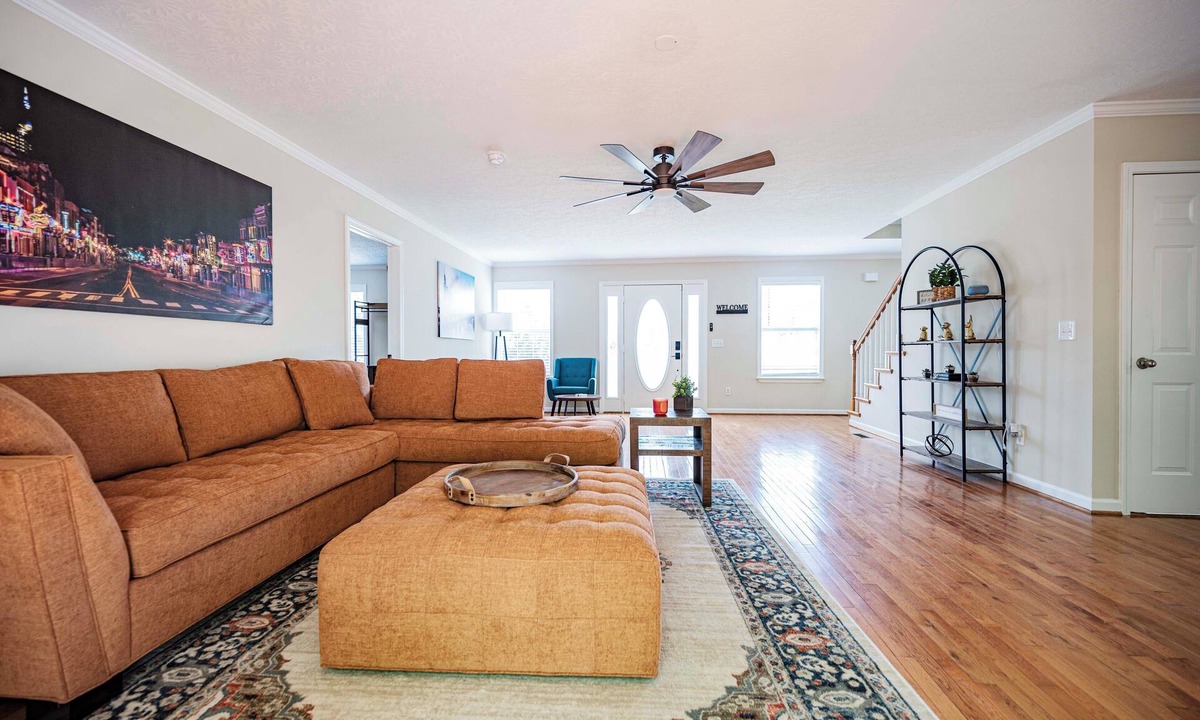 Ashland City House | Spacious Home 25 minutes from Nashville! Sleeps 15