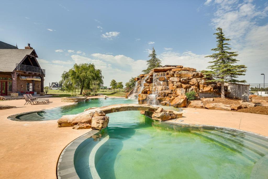 Edmond House | Sprawling Edmond Estate w/Pool House & Game Loft
