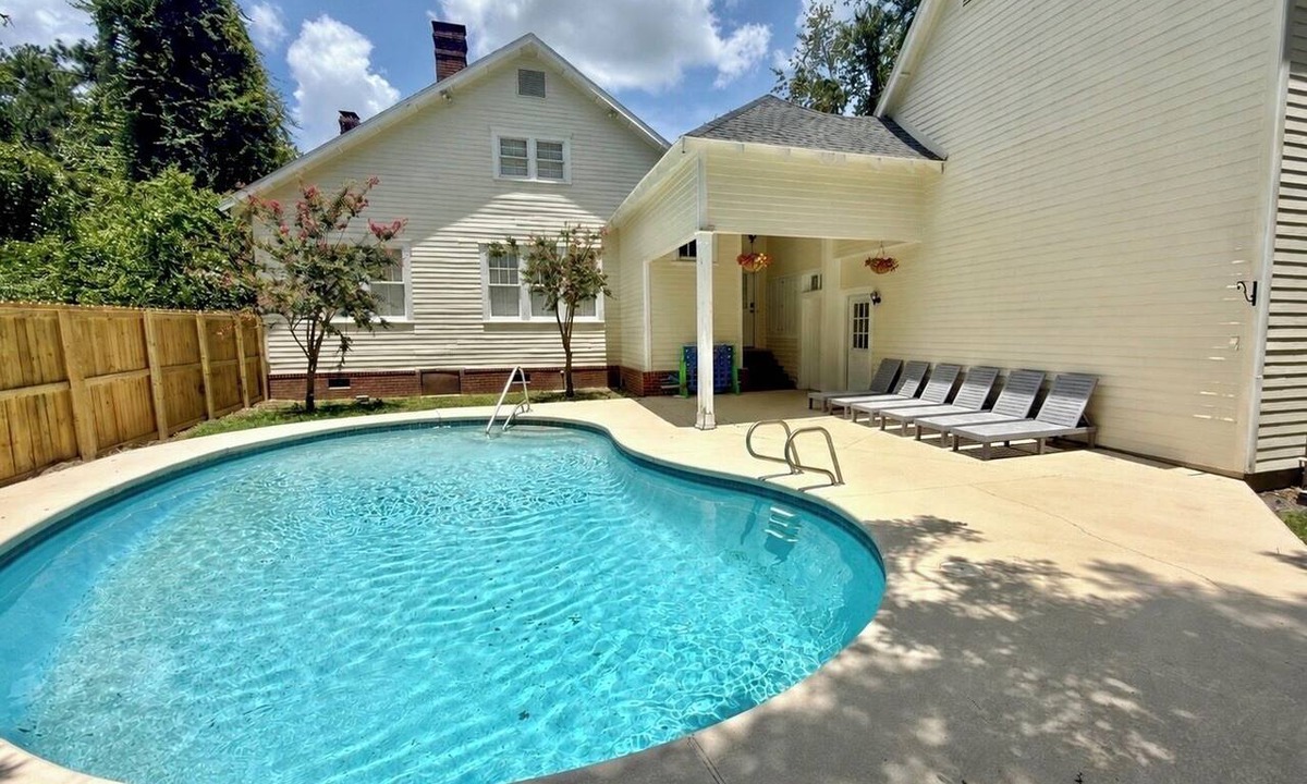 Valdosta House | Steps to VSU Historic Home Private Pool Sleeps 10 Close to everything!